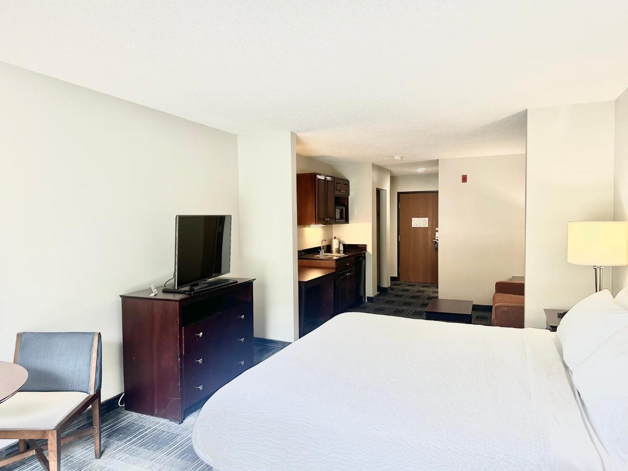 Holiday Inn Express And Suites Meriden By Ihg Exterior photo